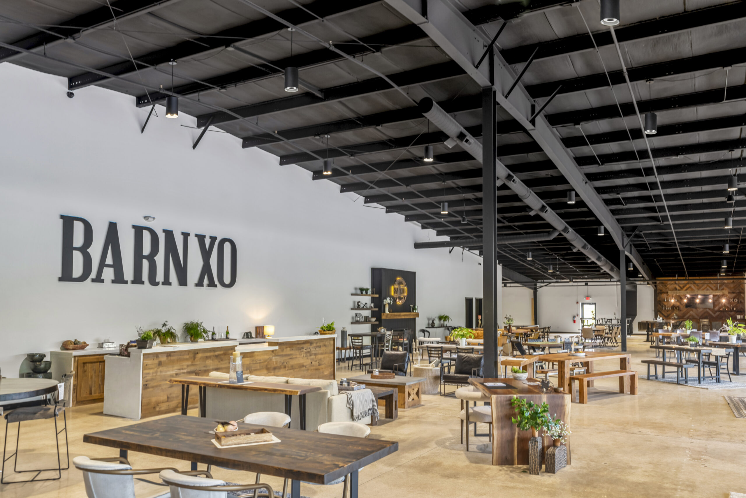 Filamento lights used for high ceiling retail store Barn XO located in Mundelein, Illinois, increasing LED output, reducing glare, and increasing efficiency.